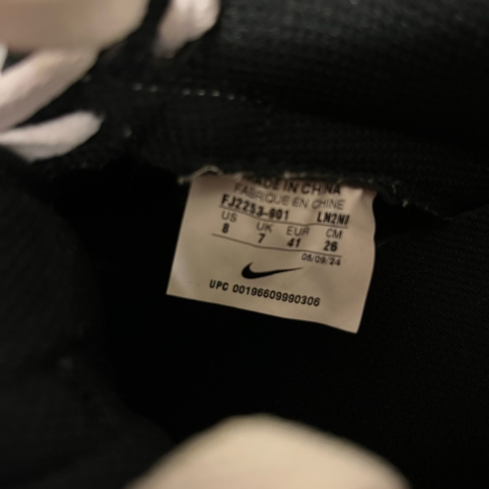 Nike Black and White Athletic Shoes - Picture 4 of 4